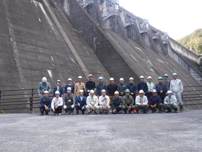 【令和7年10月21日掲載】県南広域振興局土木部と岩手県建設業協会奥州支部青年部会で合同研修会を開催しました！