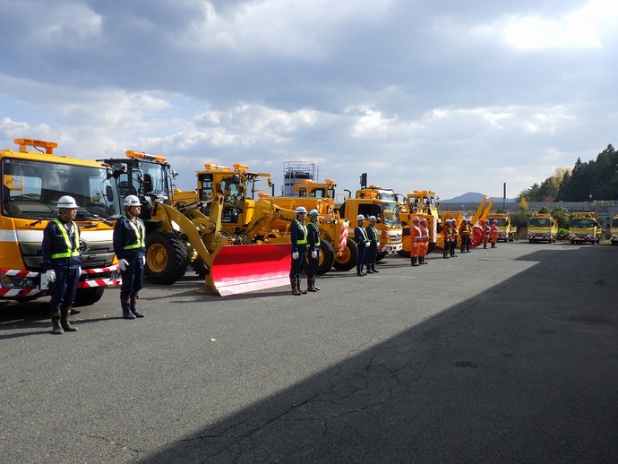 【令和7年11月10日掲載】東北地方整備局三陸国道事務所、岩手県宮古土木センター及び宮古市で除雪機械出動式を開催しました！