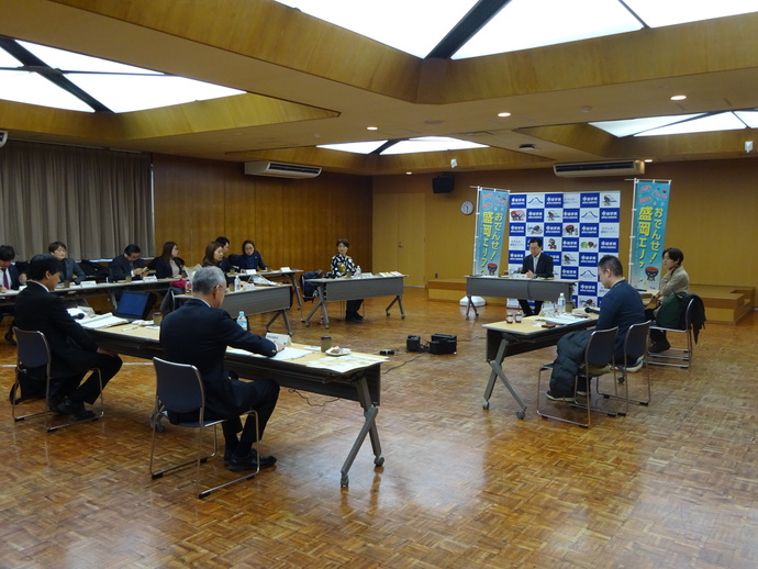 写真：懇談会の様子2