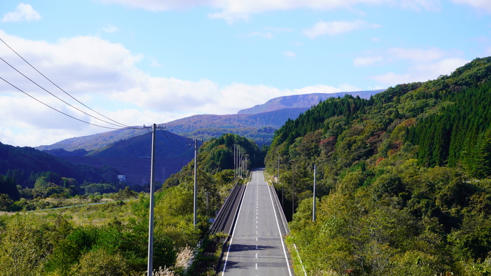 【令和8年4月15日掲載】希望郷いわて景観フォトコンテスト2025に応募いただいた作品を紹介します！～サイクリングルート部門：奥州湖を巡る（国道397号）