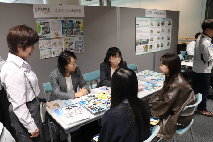 【令和8年3月30日掲載】「けんせつ小町部会」の取組を紹介します！～いわて建設業みらいフォーラム2025でブース出展