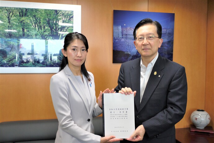 環境省　森下千里　大臣政務官 写真