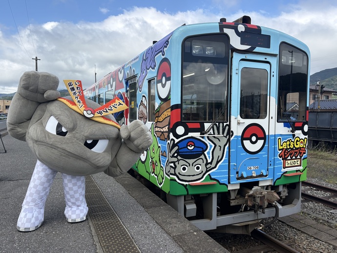 イシツブテと新ラッピング車両