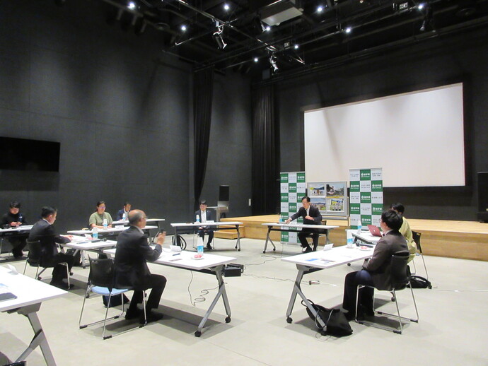 写真：懇談会の様子2
