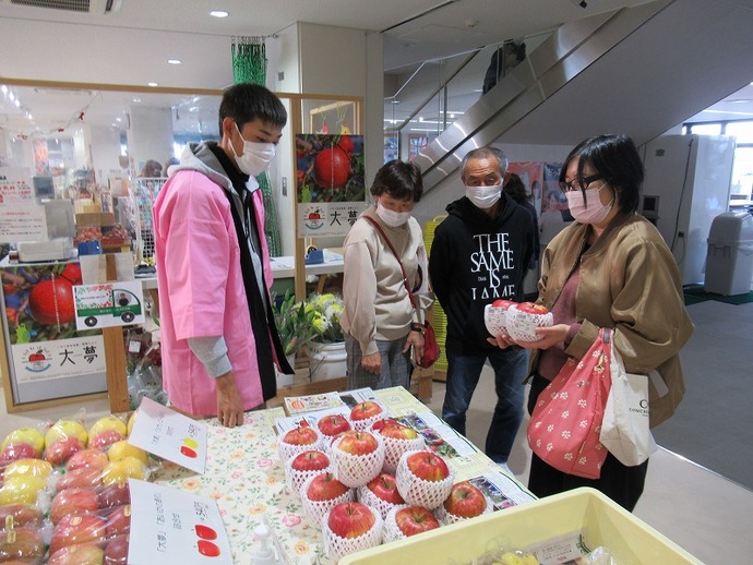 写真：販売会の様子