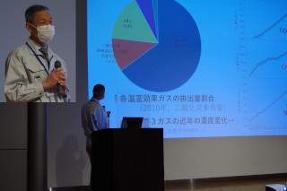 鈴木生産環境研究部長による講演の様子の写真