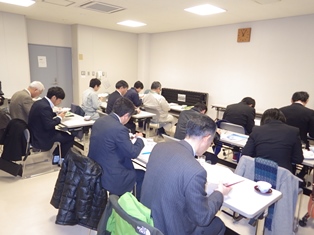 食味検討の様子の写真