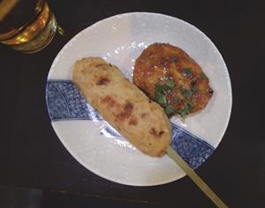 つくね串とハンバーグの写真