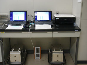 測定機器スペクトロメータの写真
