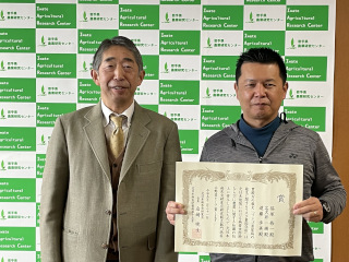 中南所長と猫塚上席専研の写真