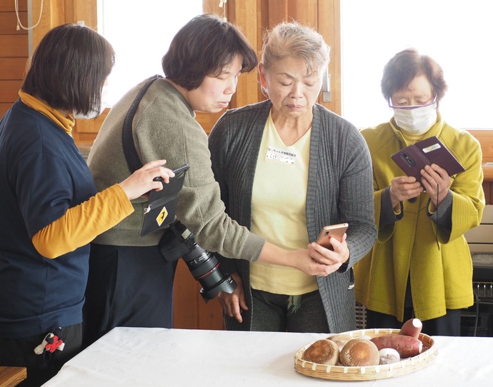 「撮る角度を変えただけで、だいぶ変わりますよ」。