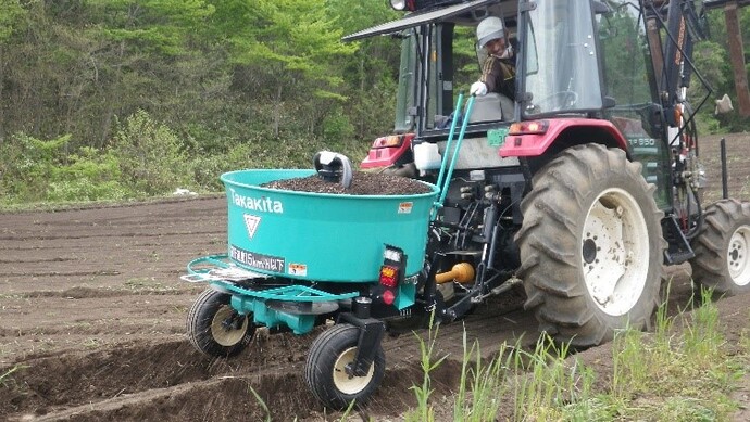 堆肥と化学肥料の混合散布機です。
