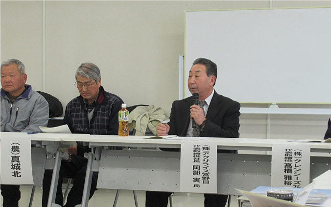 連携法人の設立によるメリットについて説明をする講師。