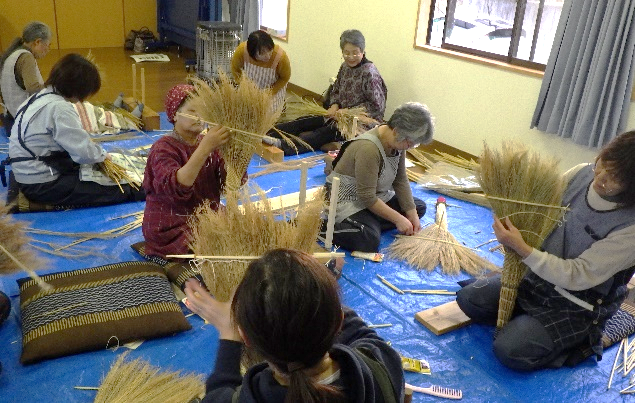 かねてから興味のあった、ほうき作りに挑戦。