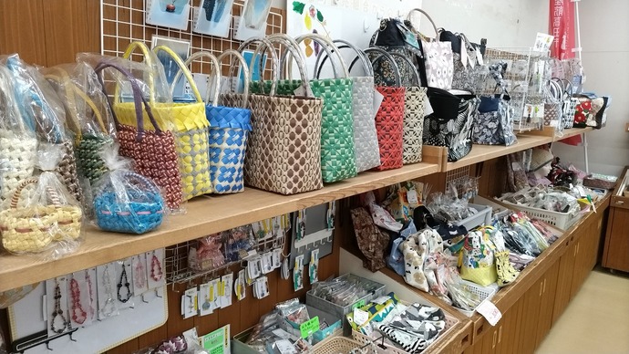 産直コーナー民芸品