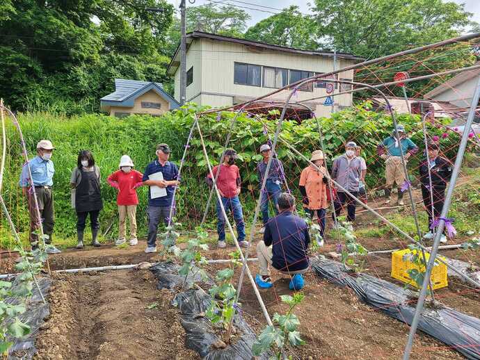 当日は時折雨が降るあいにくの天候でしたが、参加者は熱心に技術指導を受けていました。
