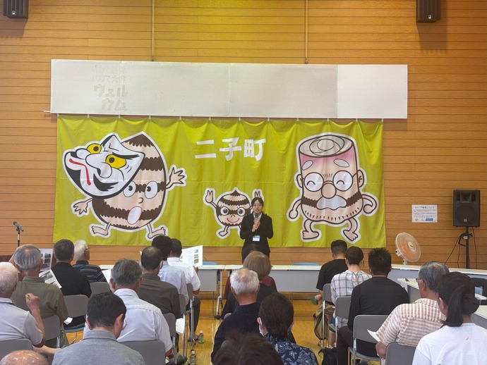 栽培講習会で普及センター職員が説明を行っている様子