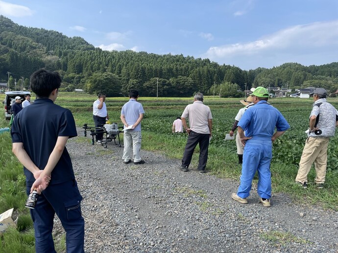 機体の概要等について説明する様子