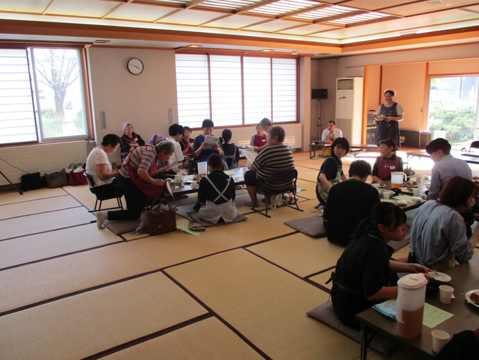 試食しながらの情報交換は話が弾んだようです。