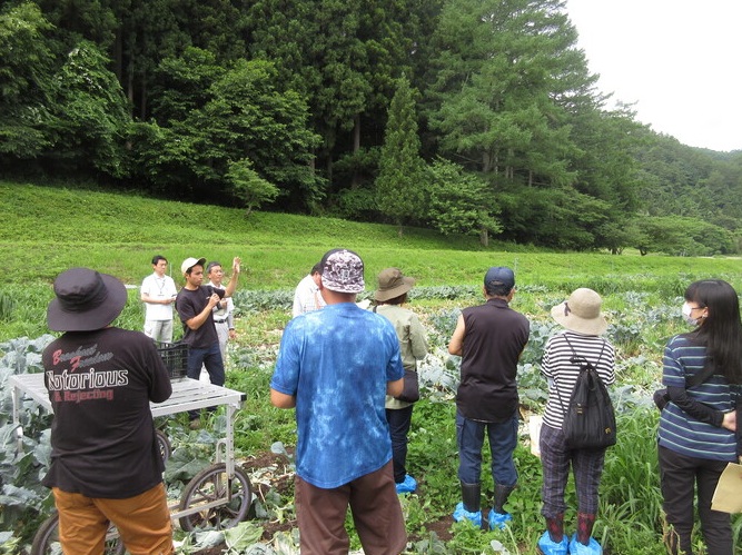 写真3新規栽培者希望者向けの圃場見学会