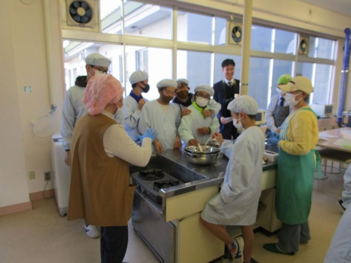 あいすくりーむを教わる子供たち