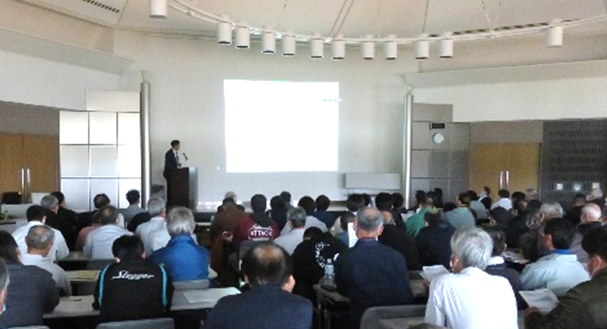 屋比久主任研究員による、概要と技術の要点に係る講演の様子