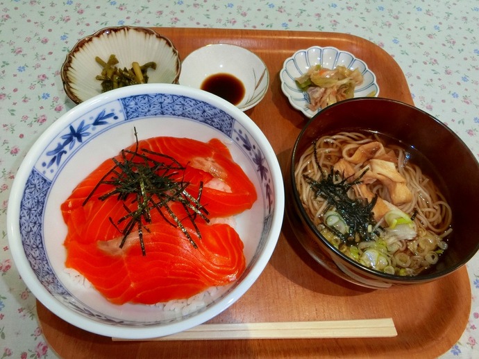 八幡平サーモン丼はとろける美味しさが自慢です。