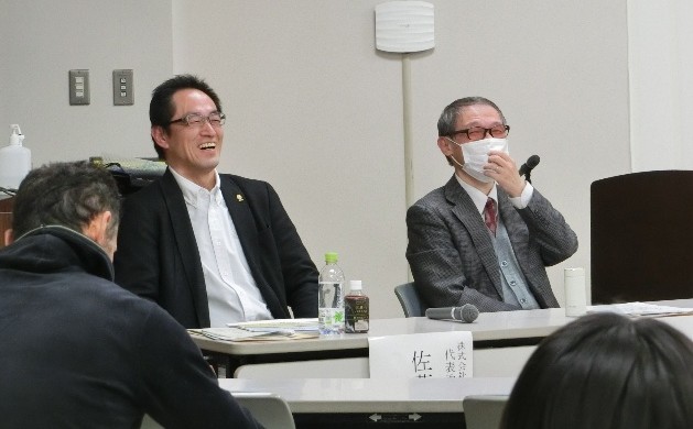 土岐中小企業診断士(右)と佐藤代表理事(左)が講演を行っている様子