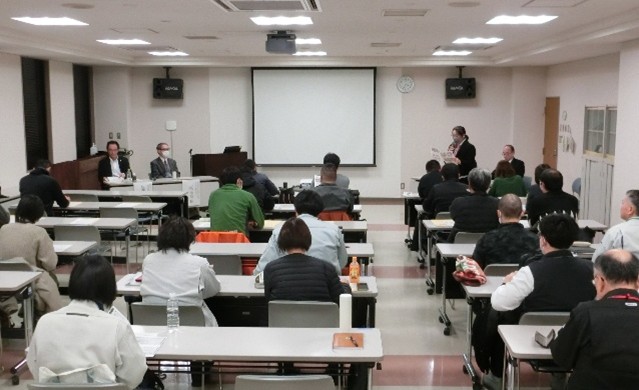 法人化を予定する、または関心のある生産者や関係機関・団体が聴講している様子