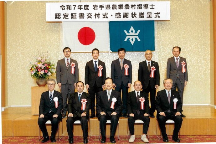 令和7年度末認定期間満了者の記念写真