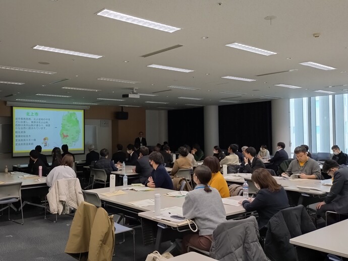 発表者が発表している場面