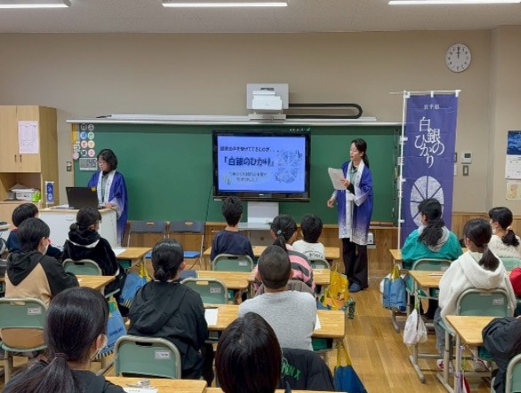 久慈市・宇部小の出前授業の様子 