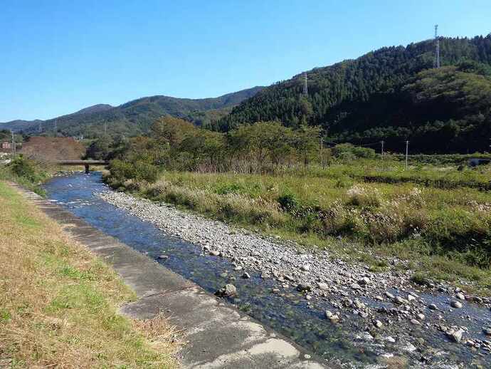 道の駅の裏手を流れる甲子川の写真