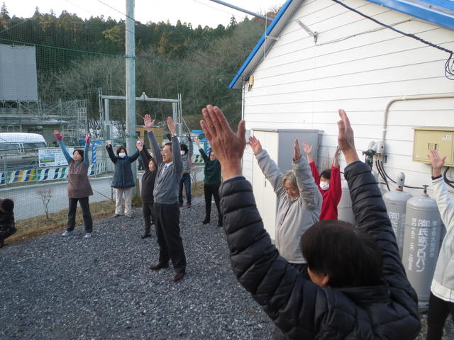 1月6日　沢川応急仮設住宅訪問（大船渡市立盛小学校校庭）