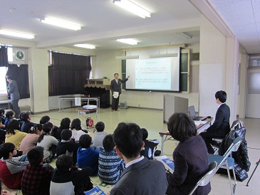 知事による平泉授業（盛岡市立高松小学校）の写真