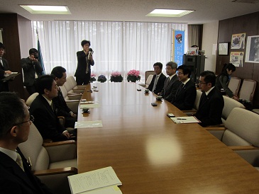 日本マイクロソフト株式会社　樋口代表執行役社長の表敬の写真