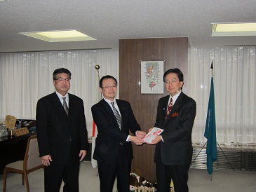 NTT東日本岩手及び労組からの寄付金贈呈の写真