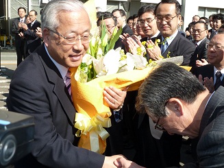 宮舘副知事離任式の写真