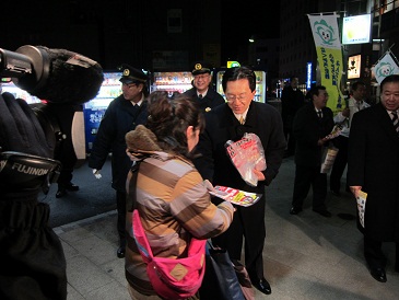 年末年始の安全安心まちづくり街頭活動の写真