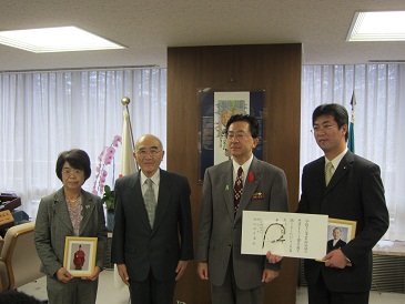 優良民間社会福祉事業施設・団体に対する御下賜金伝達式の写真