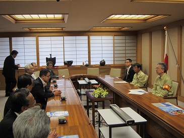 愛知県知事表敬の写真