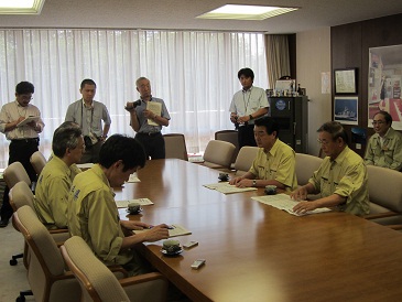 県議会災害対策特別委員会からの報告の写真