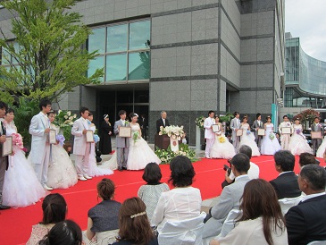 東日本復興支援イベント「市民結婚式」の写真