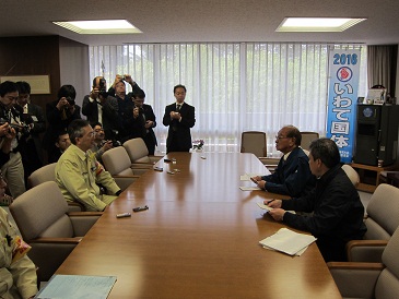 沖縄県知事面談の写真