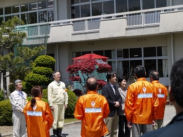 秋篠宮同妃両殿下の被災地お見舞い同行の写真