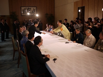 菅総理大臣等への要望の写真