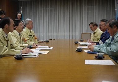 自民党大島副総裁面談の写真