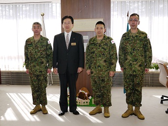 陸上自衛隊岩手駐屯地ジブチ派遣隊表敬の写真