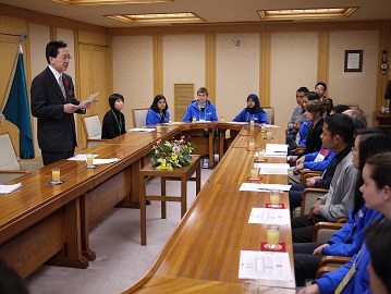 21世紀東アジア青少年大交流計画プログラム生岩手県訪問団の表敬の写真
