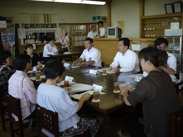 草の根地域訪問「こんにちは知事です」の写真